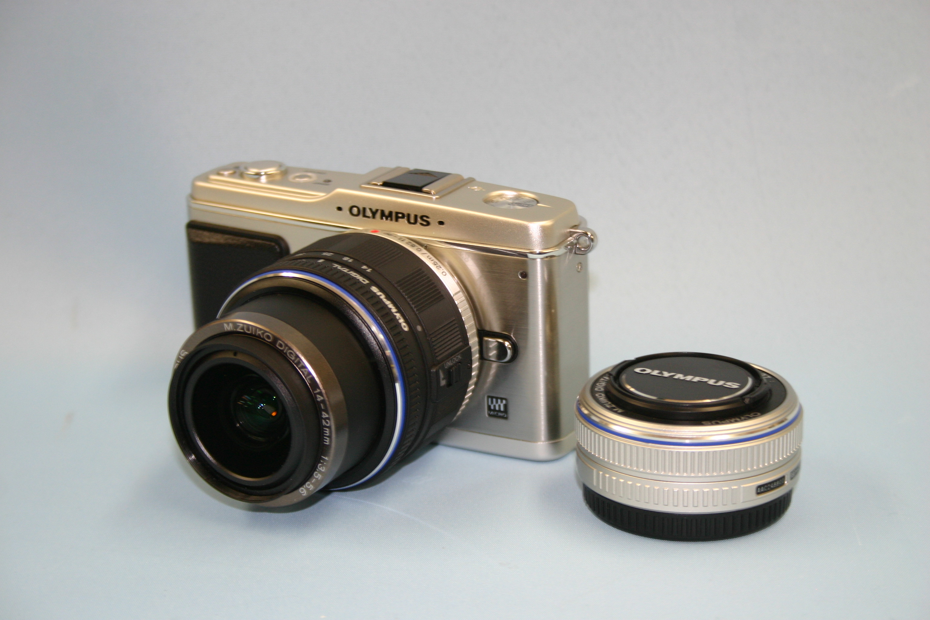 OLYMPUS デジタルカメラ(E-P1ツインレンズキット)