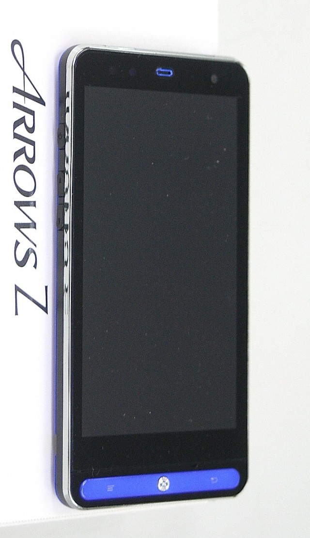 au　スマートフォン　ARROWS Z ISW11F