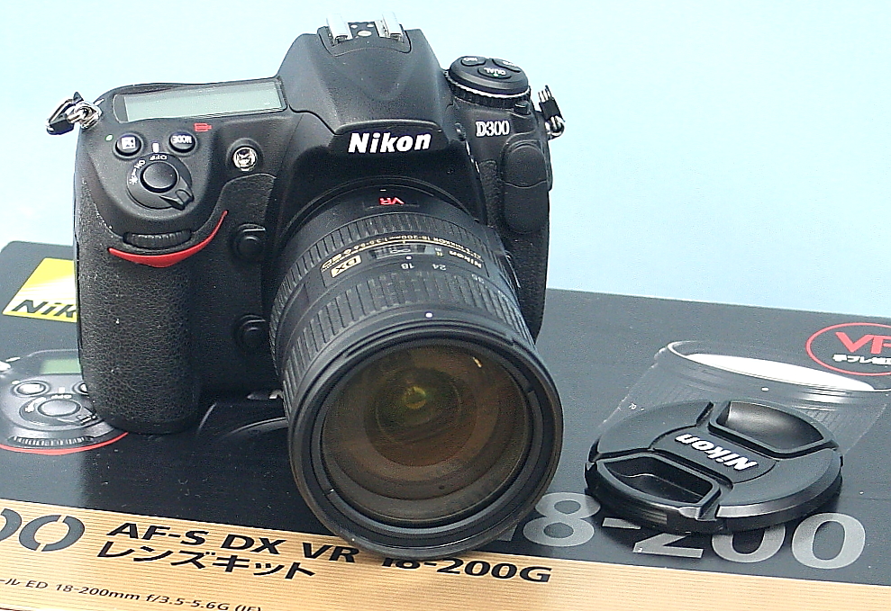 Nikon　デジタル一眼カメラ+レンズ　D300+AF-S DX VR 18-200G