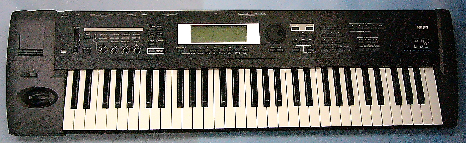 KORG　シンセサイザー　TR61