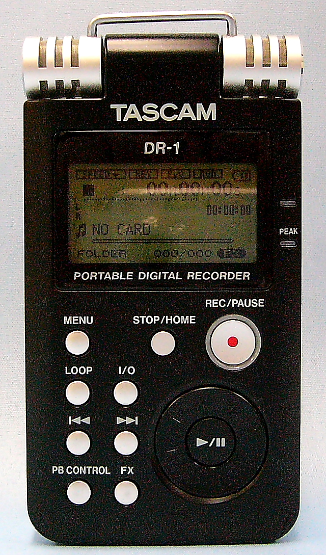 TASCAM　ポータブルデジタルレコーダー　DR-1