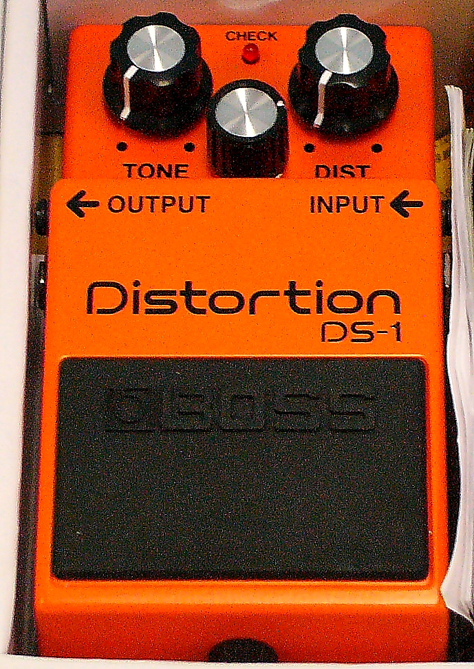 BOSS　エフェクター　DS-1