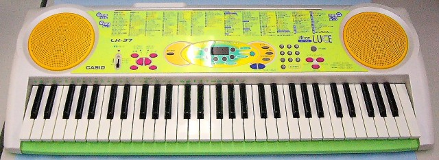 CASIO　キーボード　LK-37