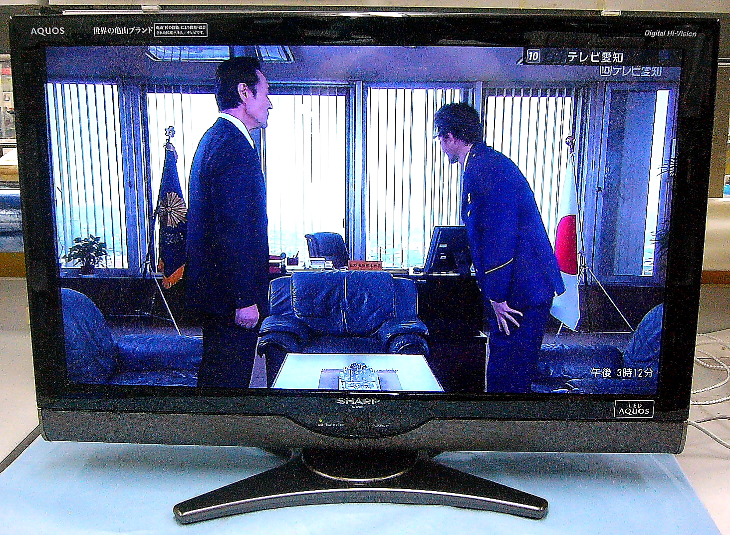 SHARP AQUOS 液晶テレビ（LC-32SC1）-