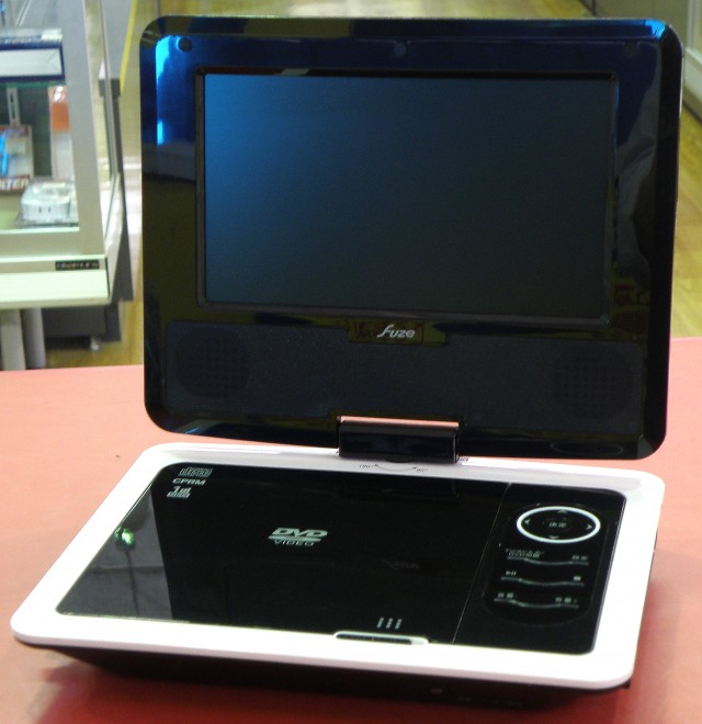 Fuze　ポータブルDVDプレーヤー　PDTV702i