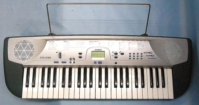 CASIO　キーボード　CTK-230