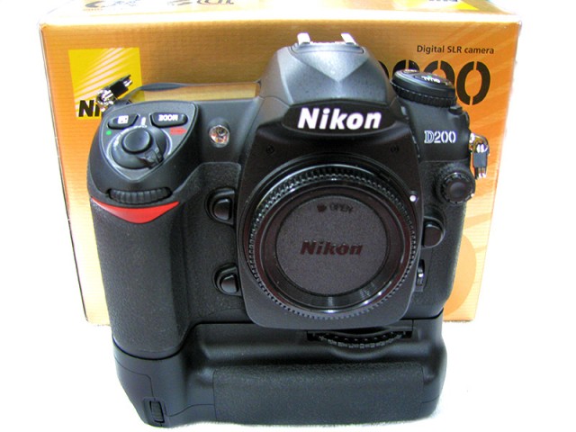 Nikon デジタル一眼カメラ D200+MB-D200｜ハードオフ三河安城店
