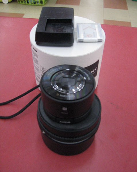 レンズ型デジカメ　SONY　サイバーショット　DSC-QX10｜ ハードオフ三河安城店