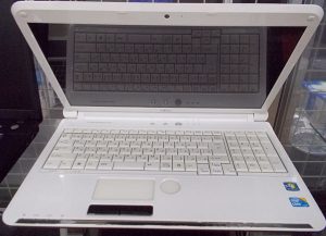 Lenovo ノートパソコン 300-15IBR(80M300GY JP)｜ ハードオフ西尾店